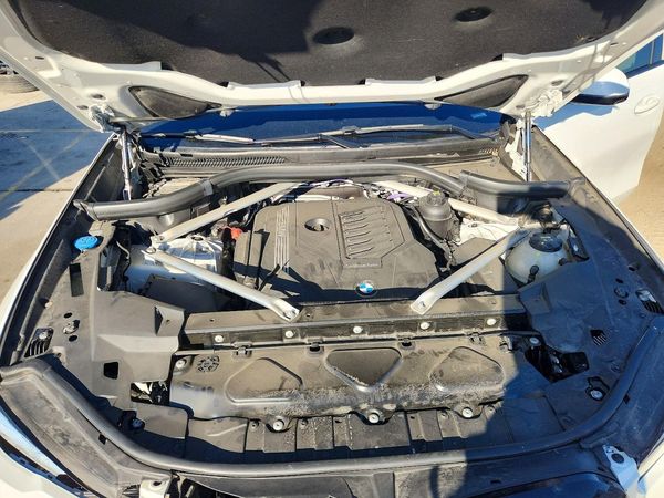 2022 BMW X6 xDrive40i — Engine bay