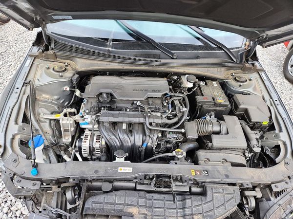 2025 HYUNDAI ELANTRA SEL Sport — Engine bay