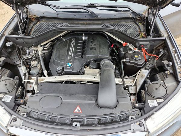2015 BMW X5 xDrive35i — Engine bay