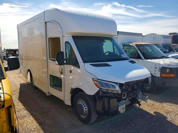 2023 MERCEDES-BENZ SPRINTER 907 (VS30) — Passenger 3/4