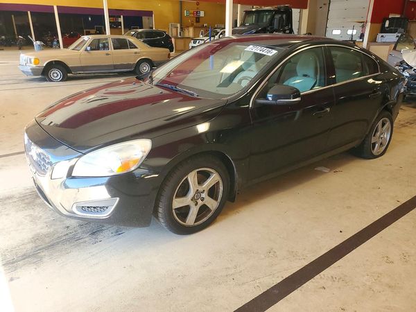 2012 VOLVO S60 — Front 3/4