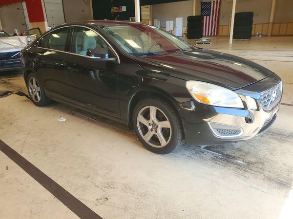 2012 VOLVO S60 — Passenger 3/4
