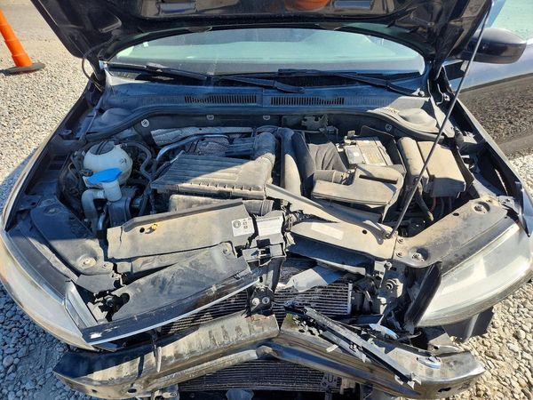 2017 VOLKSWAGEN JETTA S — Engine bay