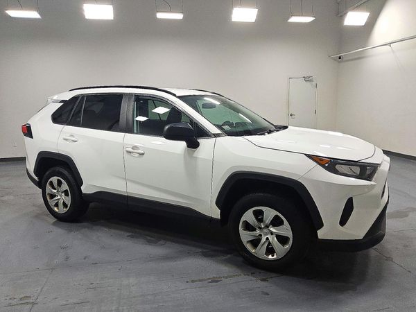 2020 TOYOTA RAV4 LE — Passenger 3/4