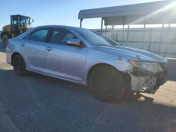 2014 TOYOTA CAMRY — Passenger 3/4