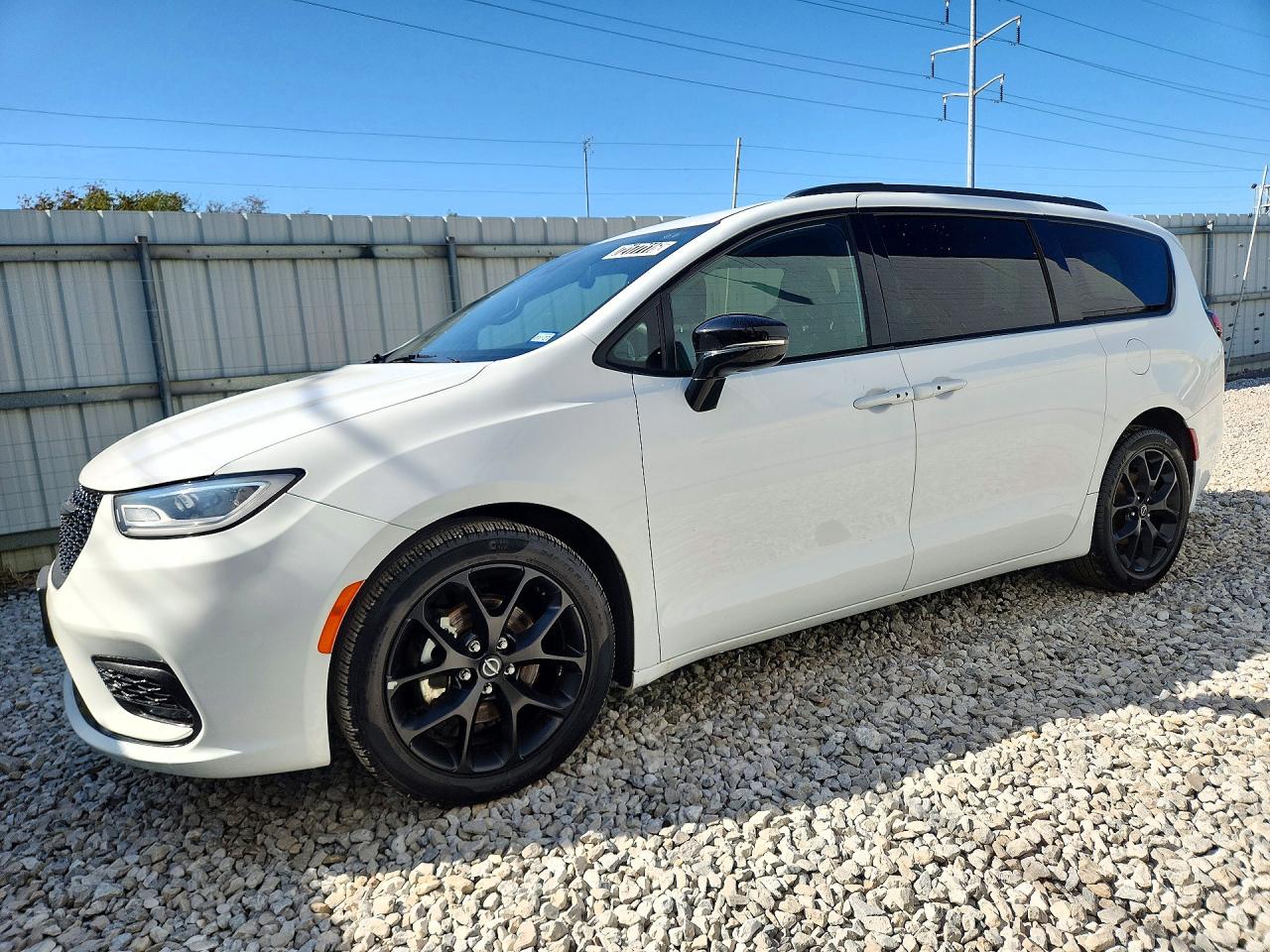2025 CHRYSLER PACIFICA Limited — Front 3/4