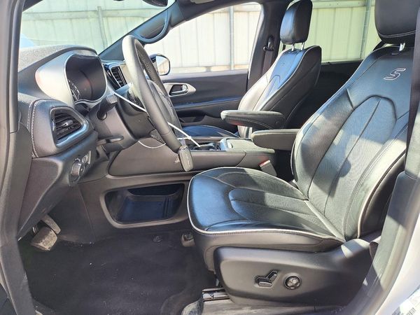 2025 CHRYSLER PACIFICA Limited — DENT