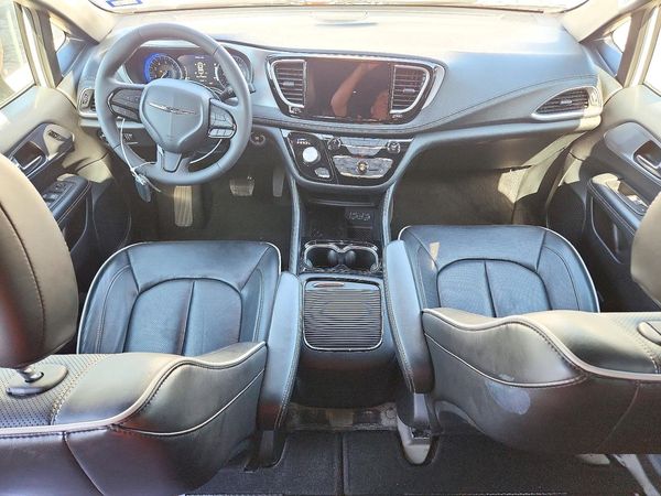 2025 CHRYSLER PACIFICA Limited — CKPT