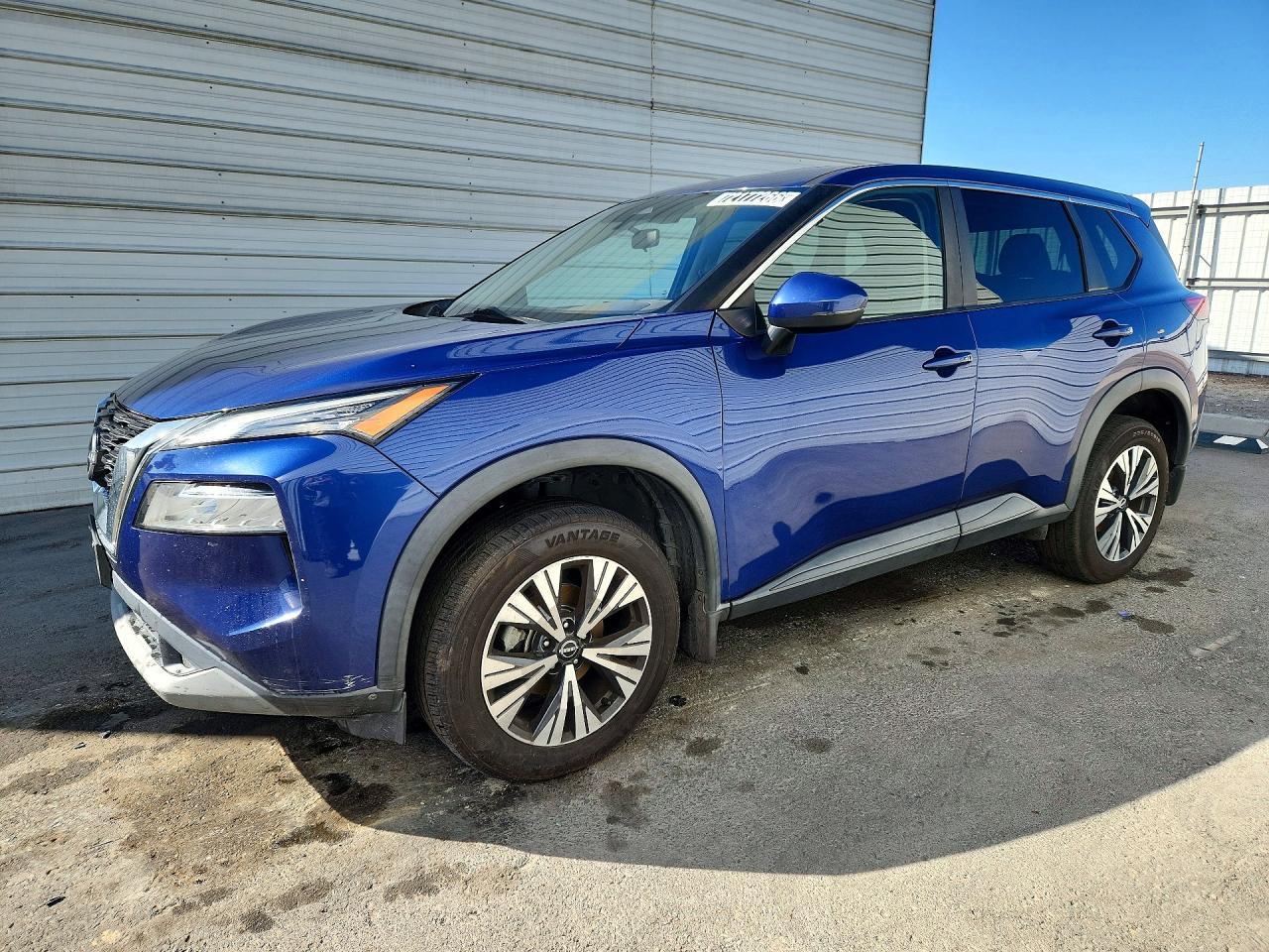 2022 NISSAN ROGUE SV — Front 3/4