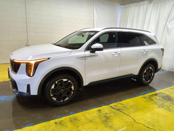 2024 KIA SORENTO S — Front 3/4