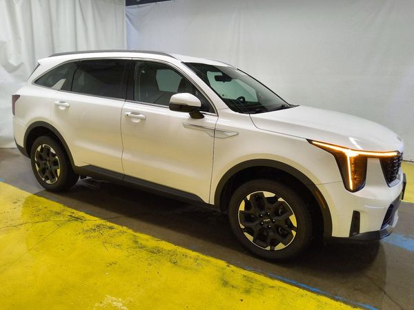 2024 KIA SORENTO S — Passenger 3/4