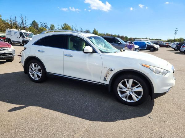 2014 INFINITI QX70 — Passenger 3/4