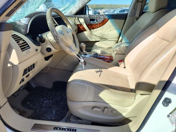 2014 INFINITI QX70 — DENT