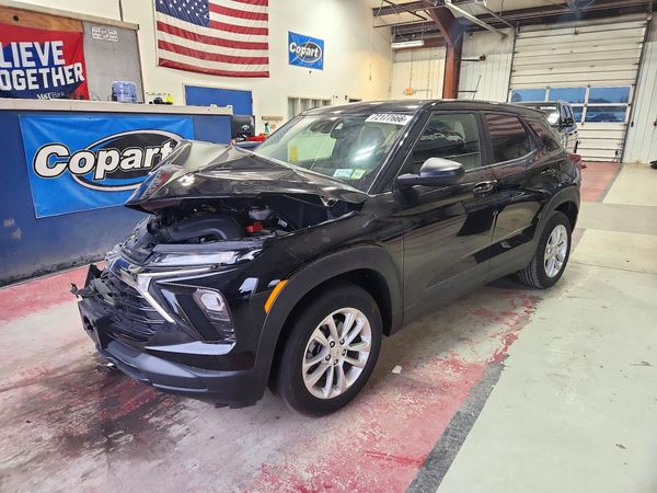 2025 CHEVROLET TRAILBLAZE LS — Front 3/4
