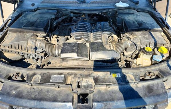 2012 LAND ROVER RANGEROVER HSE LUX — Engine bay