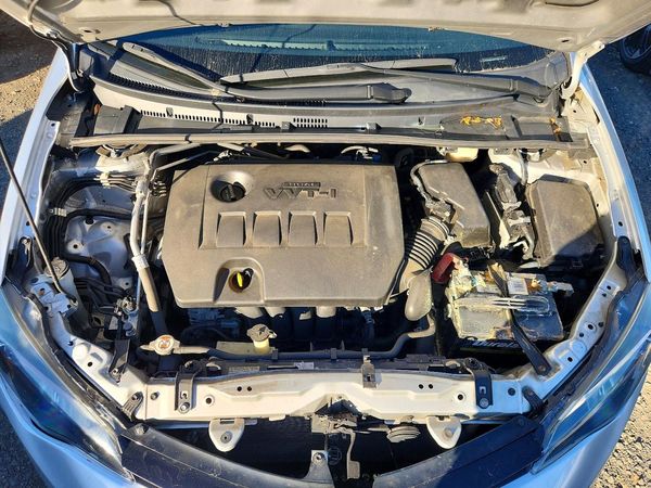 2017 TOYOTA COROLLA — Engine bay