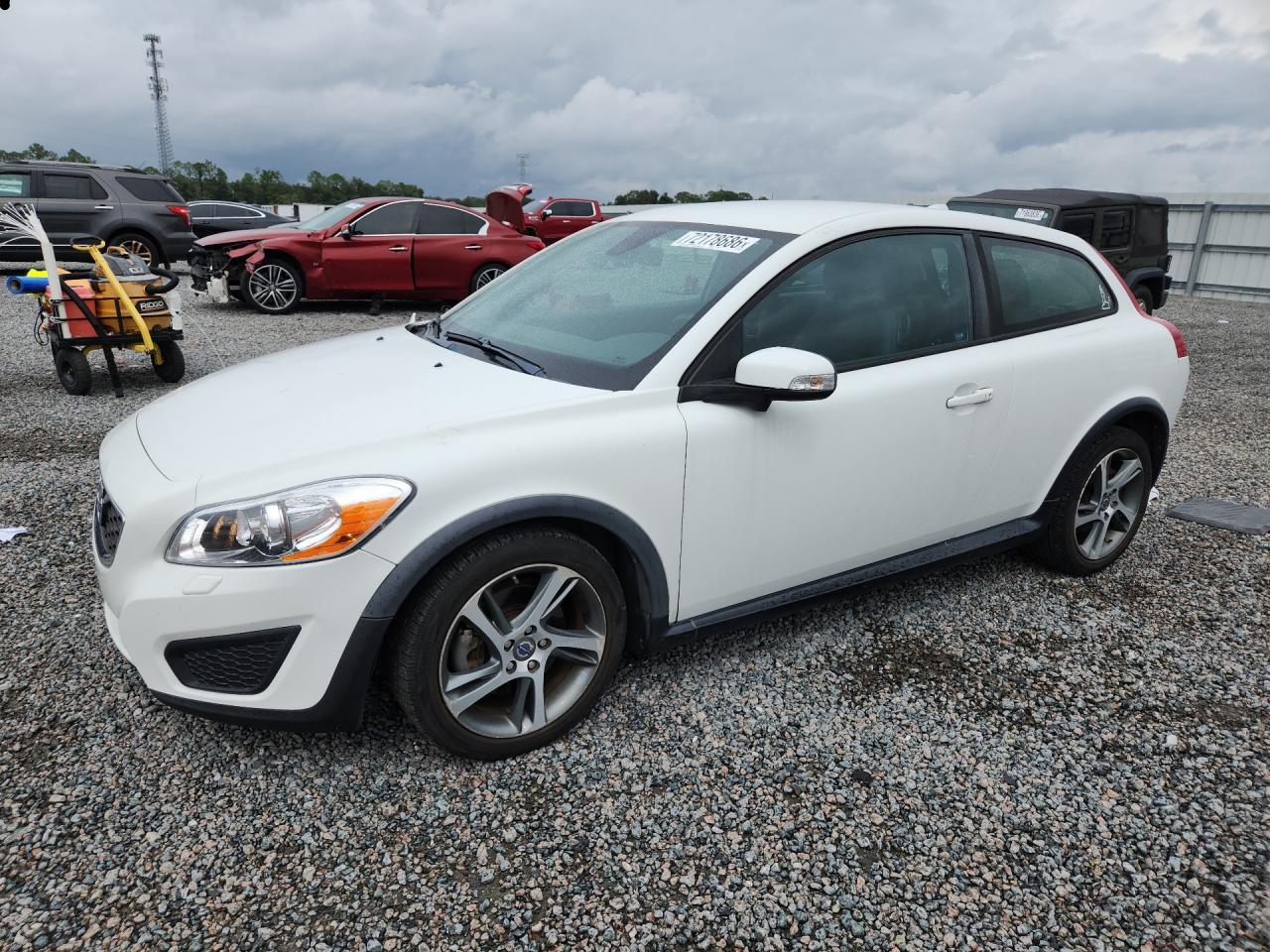 2013 VOLVO C30 — Front 3/4