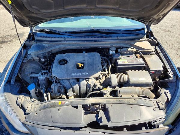 2018 HYUNDAI ELANTRA — Engine bay