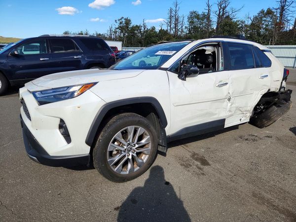 2022 TOYOTA RAV4 Limited — Front 3/4