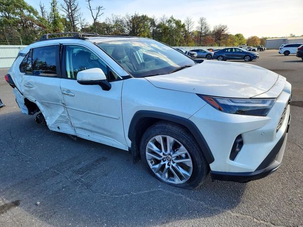 2022 TOYOTA RAV4 Limited — Passenger 3/4