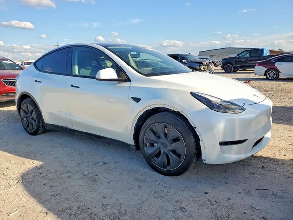 2025 TESLA MODEL Y — Passenger 3/4