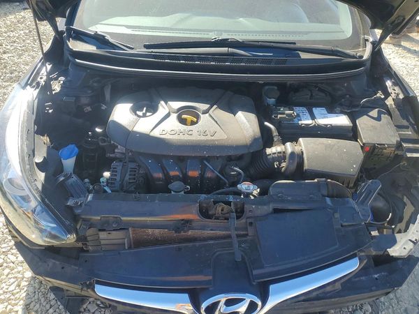 2016 HYUNDAI ELANTRA — Engine bay