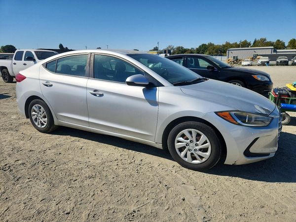 2017 HYUNDAI ELANTRA SE Base — Passenger 3/4