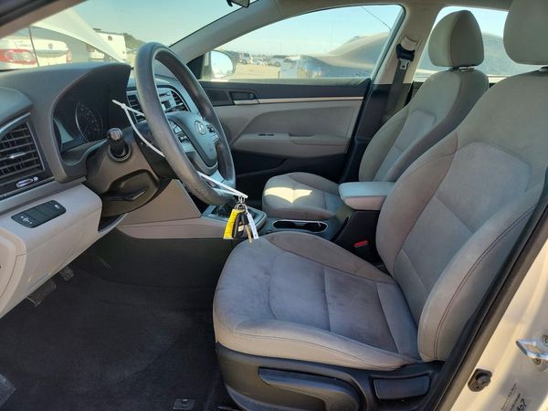 2017 HYUNDAI ELANTRA SE Base — DENT