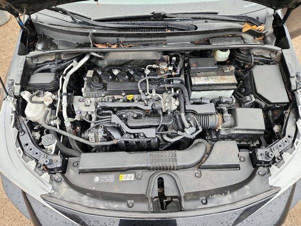 2020 TOYOTA COROLLA — Engine bay