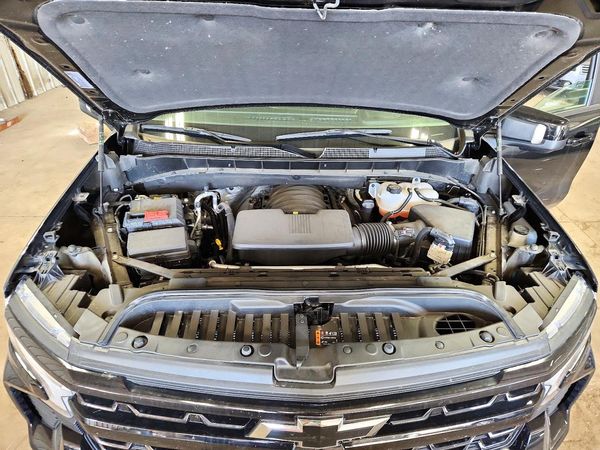 2025 CHEVROLET SILVERADO RST — Engine bay