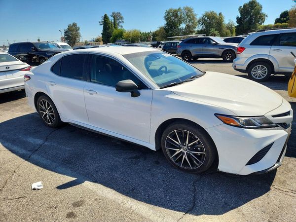 2018 TOYOTA CAMRY LE/SE/XLE/XSE — Passenger 3/4