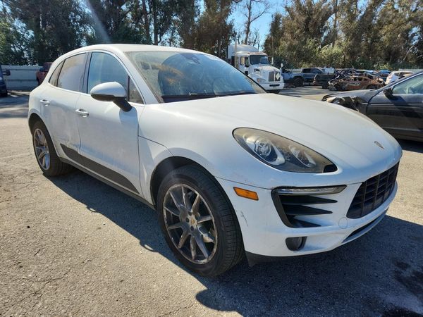 2018 PORSCHE MACAN Macan S — Passenger 3/4