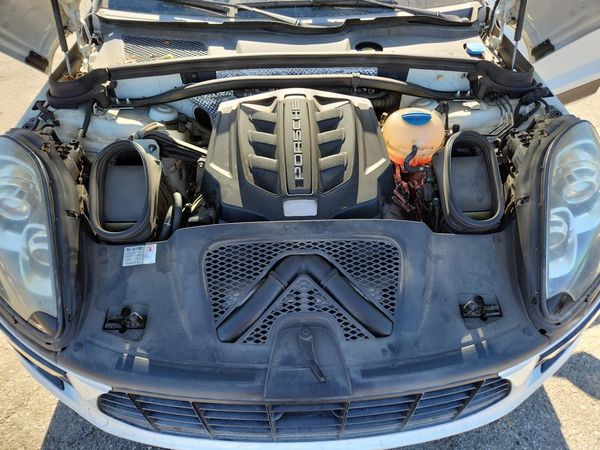 2018 PORSCHE MACAN Macan S — Engine bay