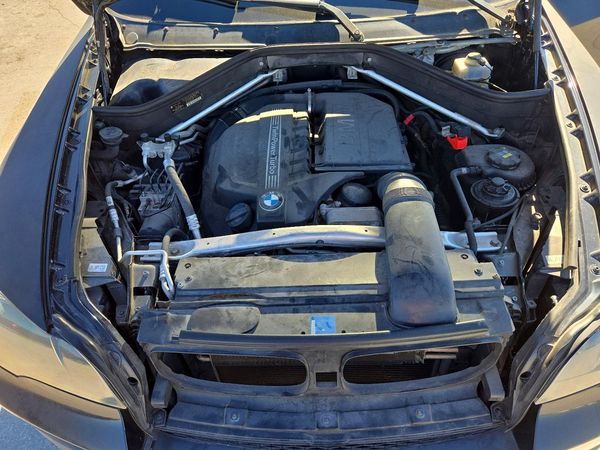 2013 BMW X5 xDrive35i — Engine bay