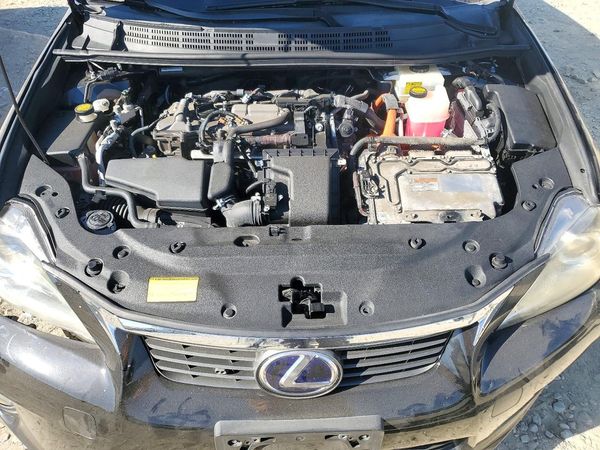 2012 LEXUS CT 200h — Engine bay