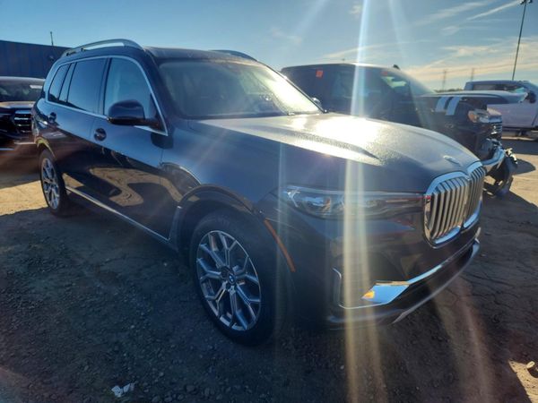 2020 BMW X7 xDrive40i — Passenger 3/4