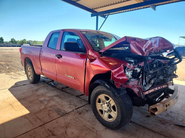 2013 TOYOTA TUNDRA SR5 — Passenger 3/4