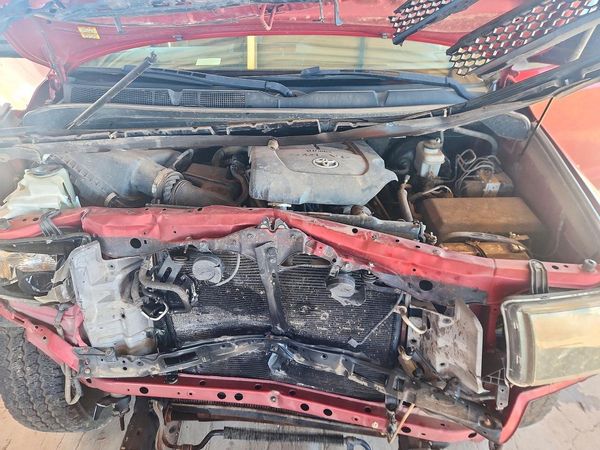 2013 TOYOTA TUNDRA SR5 — Engine bay