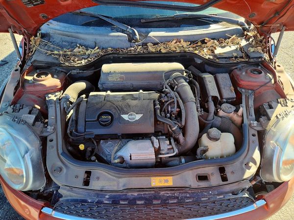 2013 MINI COOPER — Engine bay