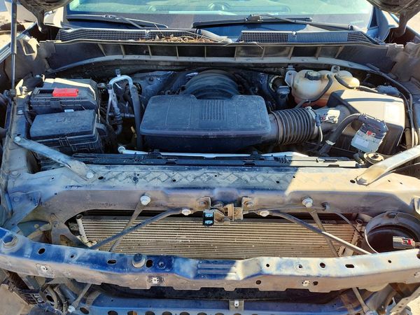 2019 CHEVROLET SILVERADO Custom — Engine bay
