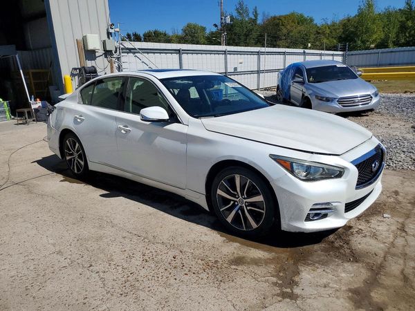 2015 INFINITI Q50 — Passenger 3/4