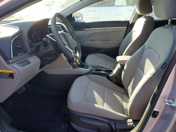 2017 HYUNDAI ELANTRA SE Base — DENT