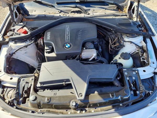 2013 BMW 3 SERIES — Engine bay