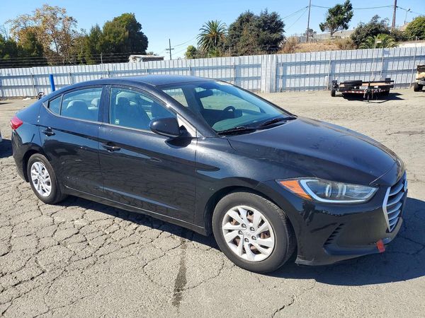 2017 HYUNDAI ELANTRA SE Base — Passenger 3/4