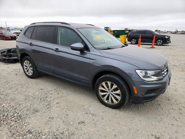 2020 VOLKSWAGEN TIGUAN 4Motion S — Passenger 3/4