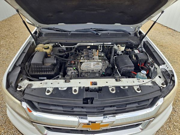 2020 CHEVROLET COLORADO LT — Engine bay