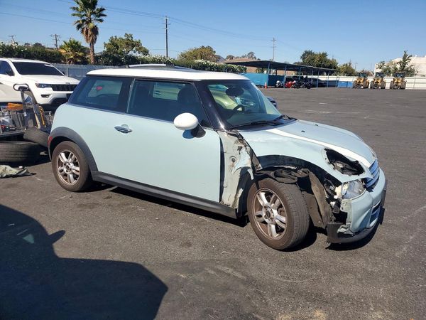 2013 MINI COOPER — Passenger 3/4