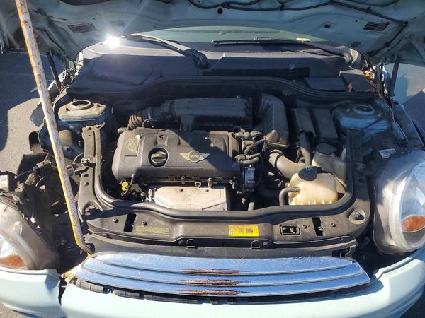 2013 MINI COOPER — Engine bay