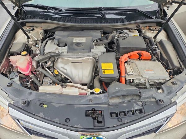 2014 TOYOTA CAMRY SOLA Hybrid — Engine bay