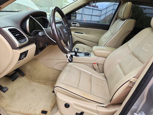 2014 JEEP CHEROKEE Overland — DENT